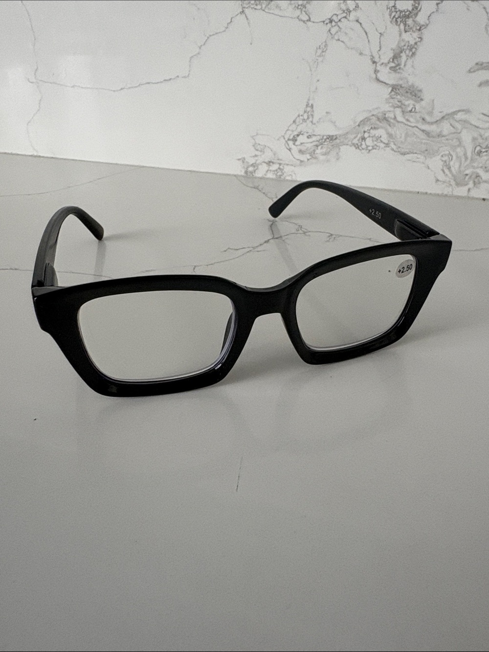 Women’s Black Rectangle Reading Glasses - +2.50